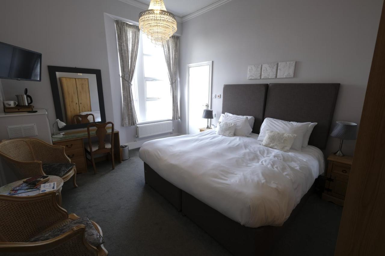Heathcliff House B&B Exclusively For Adults Free Large Carpark Торки Екстериор снимка