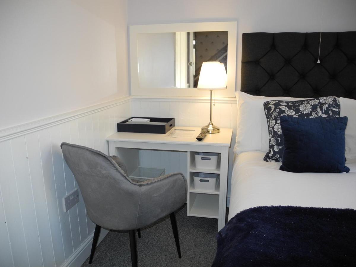 Heathcliff House B&B Exclusively For Adults Free Large Carpark Торки Екстериор снимка