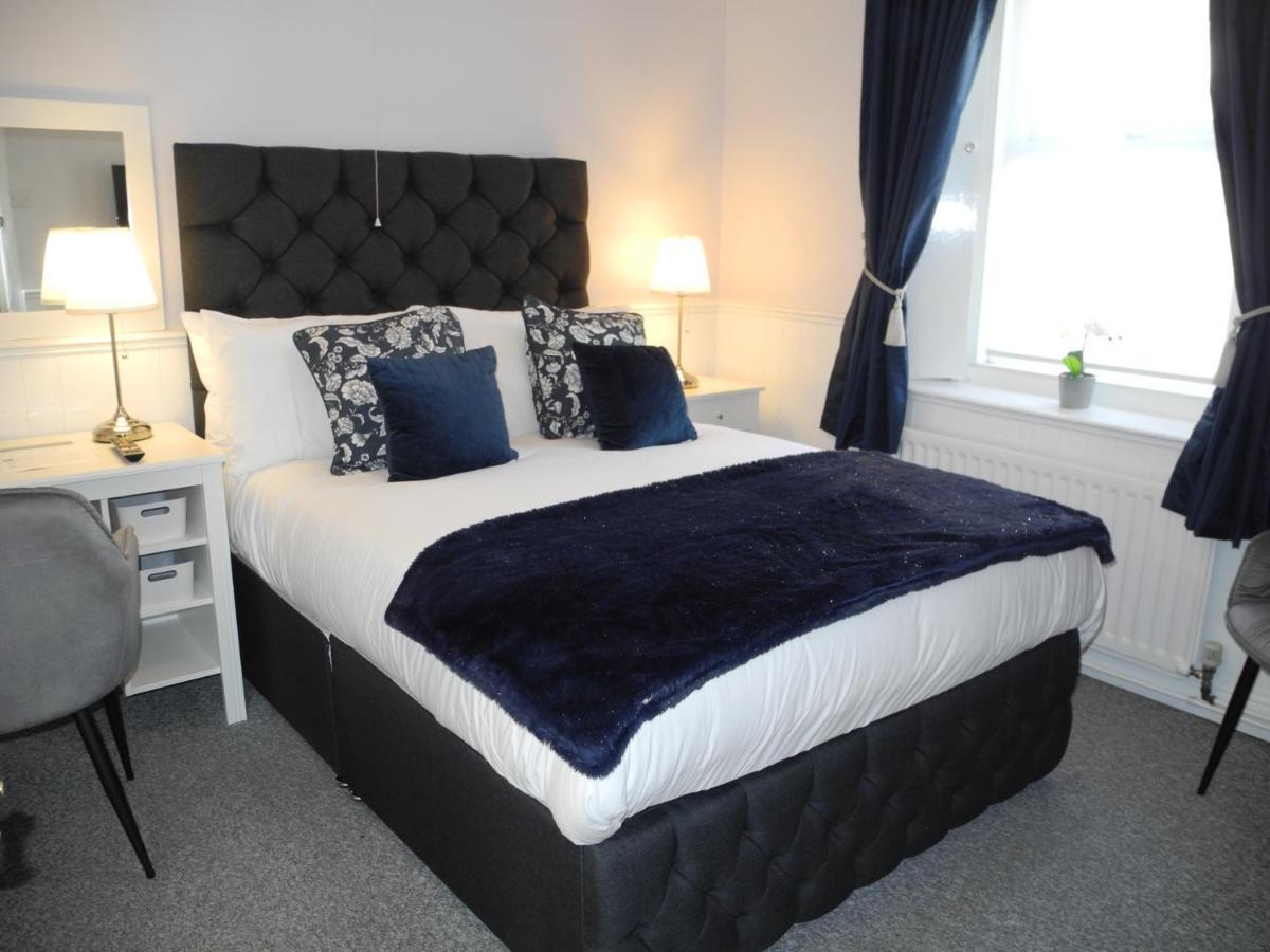 Heathcliff House B&B Exclusively For Adults Free Large Carpark Торки Екстериор снимка