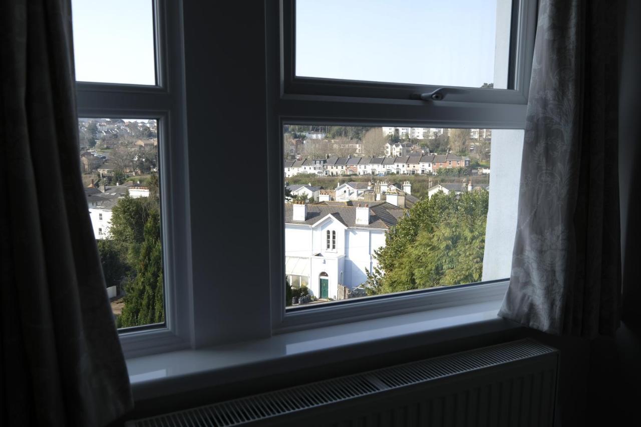 Heathcliff House B&B Exclusively For Adults Free Large Carpark Торки Екстериор снимка