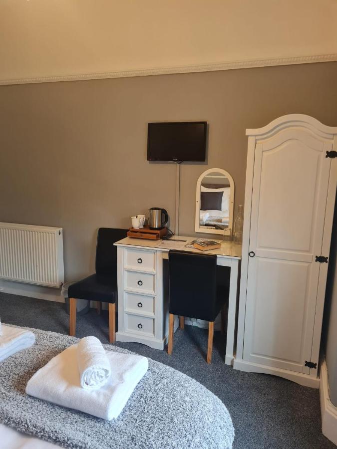 Heathcliff House B&B Exclusively For Adults Free Large Carpark Торки Екстериор снимка