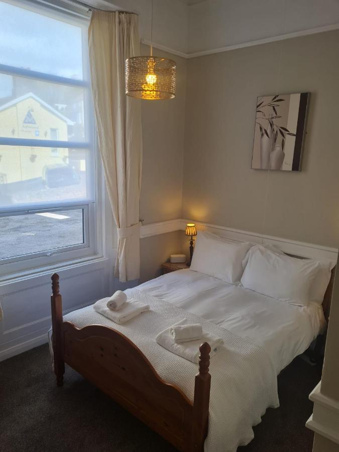 Heathcliff House B&B Exclusively For Adults Free Large Carpark Торки Екстериор снимка