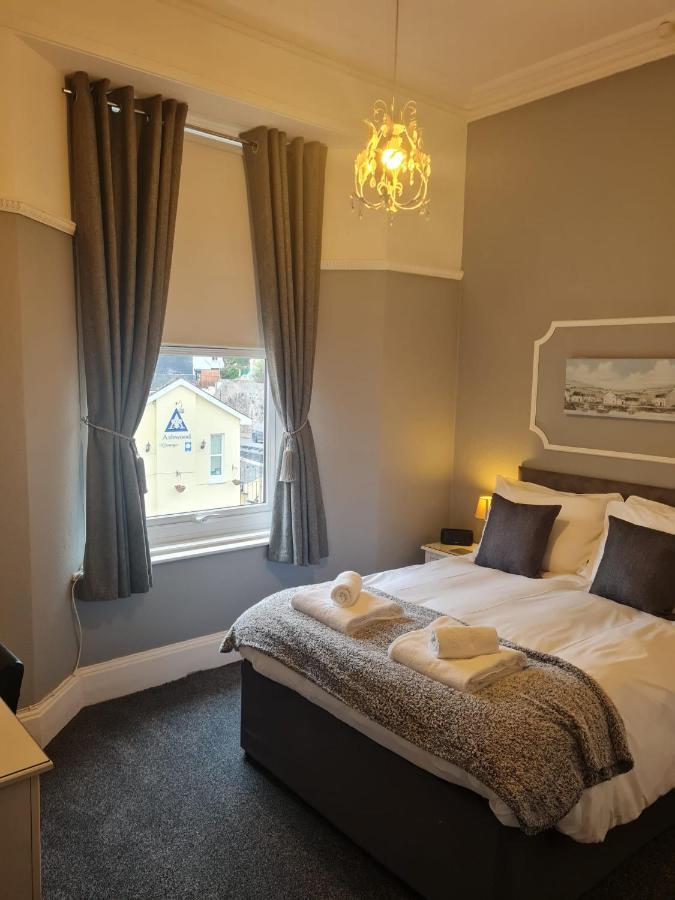 Heathcliff House B&B Exclusively For Adults Free Large Carpark Торки Екстериор снимка