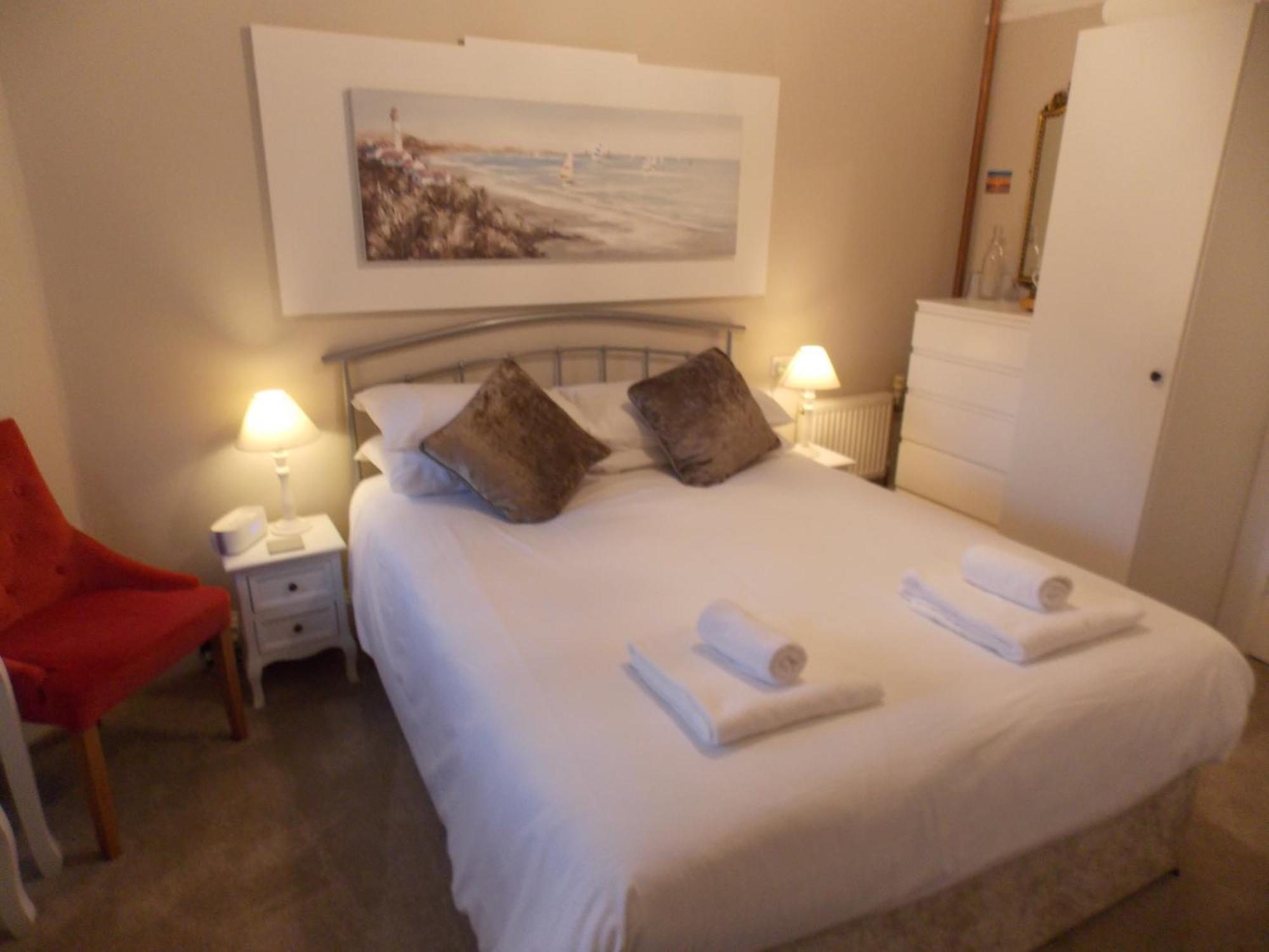 Heathcliff House B&B Exclusively For Adults Free Large Carpark Торки Екстериор снимка