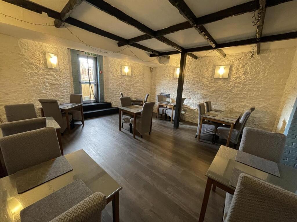 Heathcliff House B&B Exclusively For Adults Free Large Carpark Торки Екстериор снимка