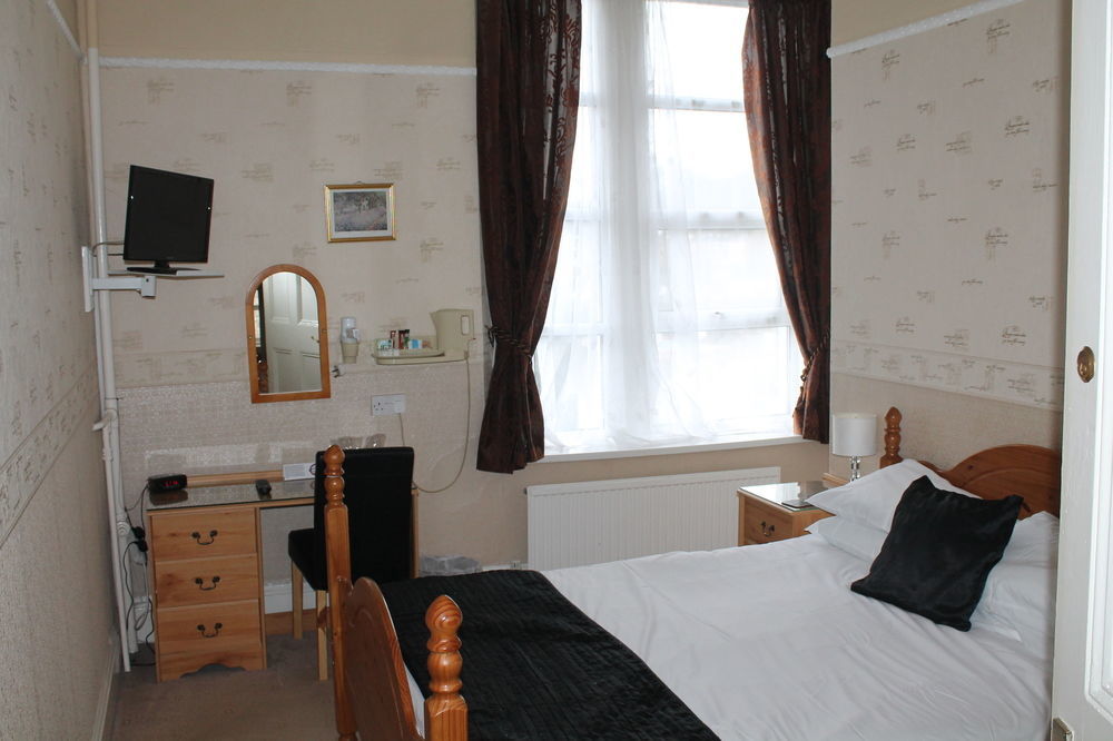 Heathcliff House B&B Exclusively For Adults Free Large Carpark Торки Екстериор снимка