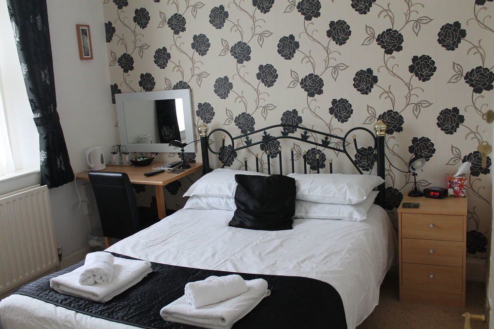Heathcliff House B&B Exclusively For Adults Free Large Carpark Торки Екстериор снимка