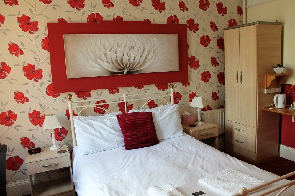 Heathcliff House B&B Exclusively For Adults Free Large Carpark Торки Екстериор снимка