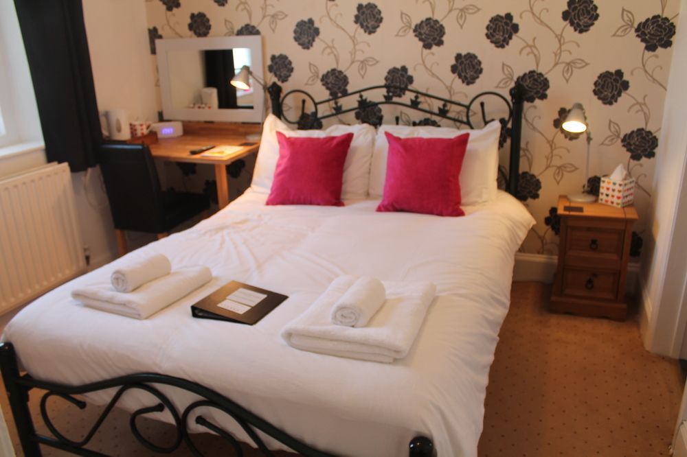 Heathcliff House B&B Exclusively For Adults Free Large Carpark Торки Екстериор снимка