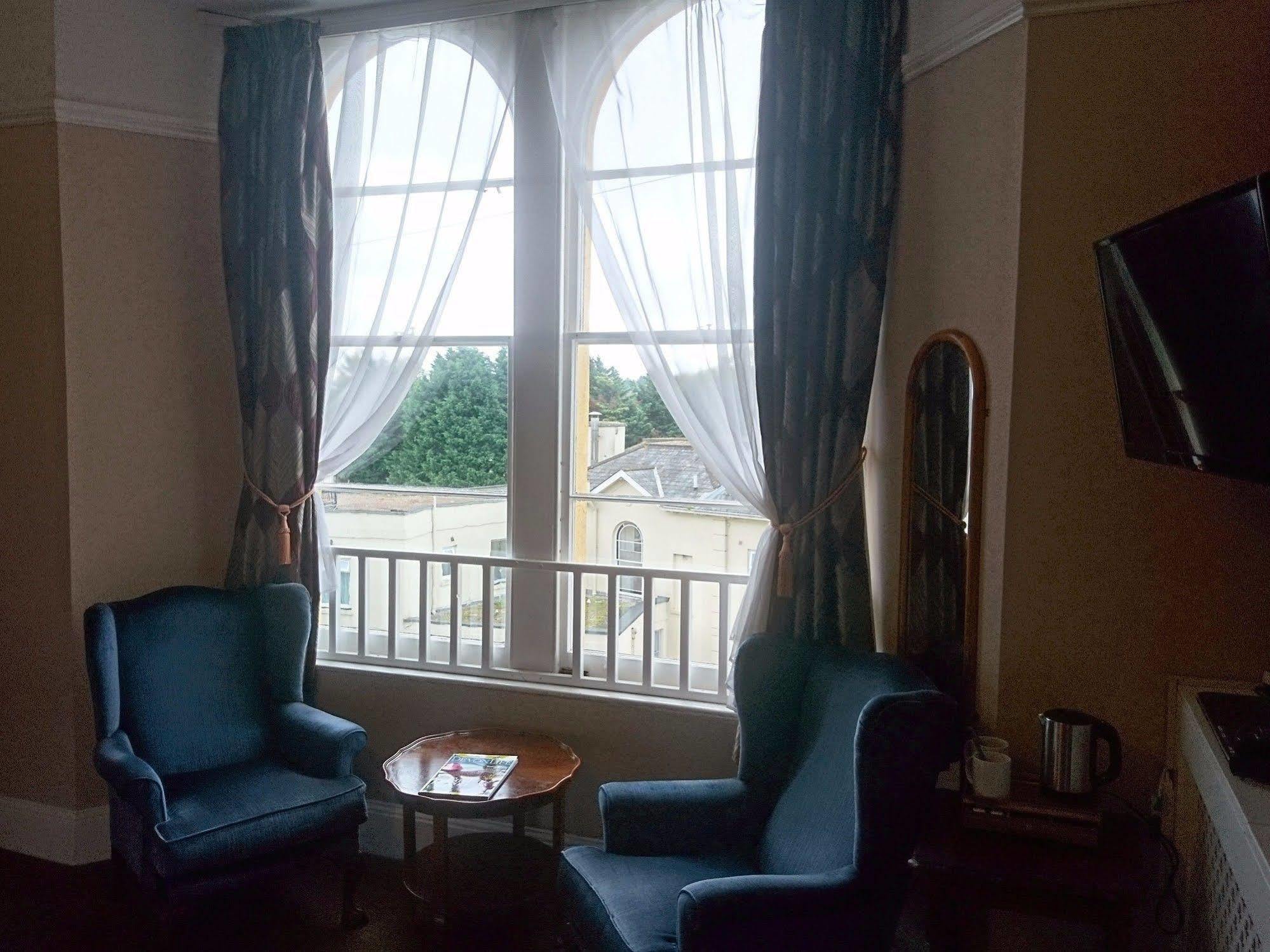Heathcliff House B&B Exclusively For Adults Free Large Carpark Торки Екстериор снимка