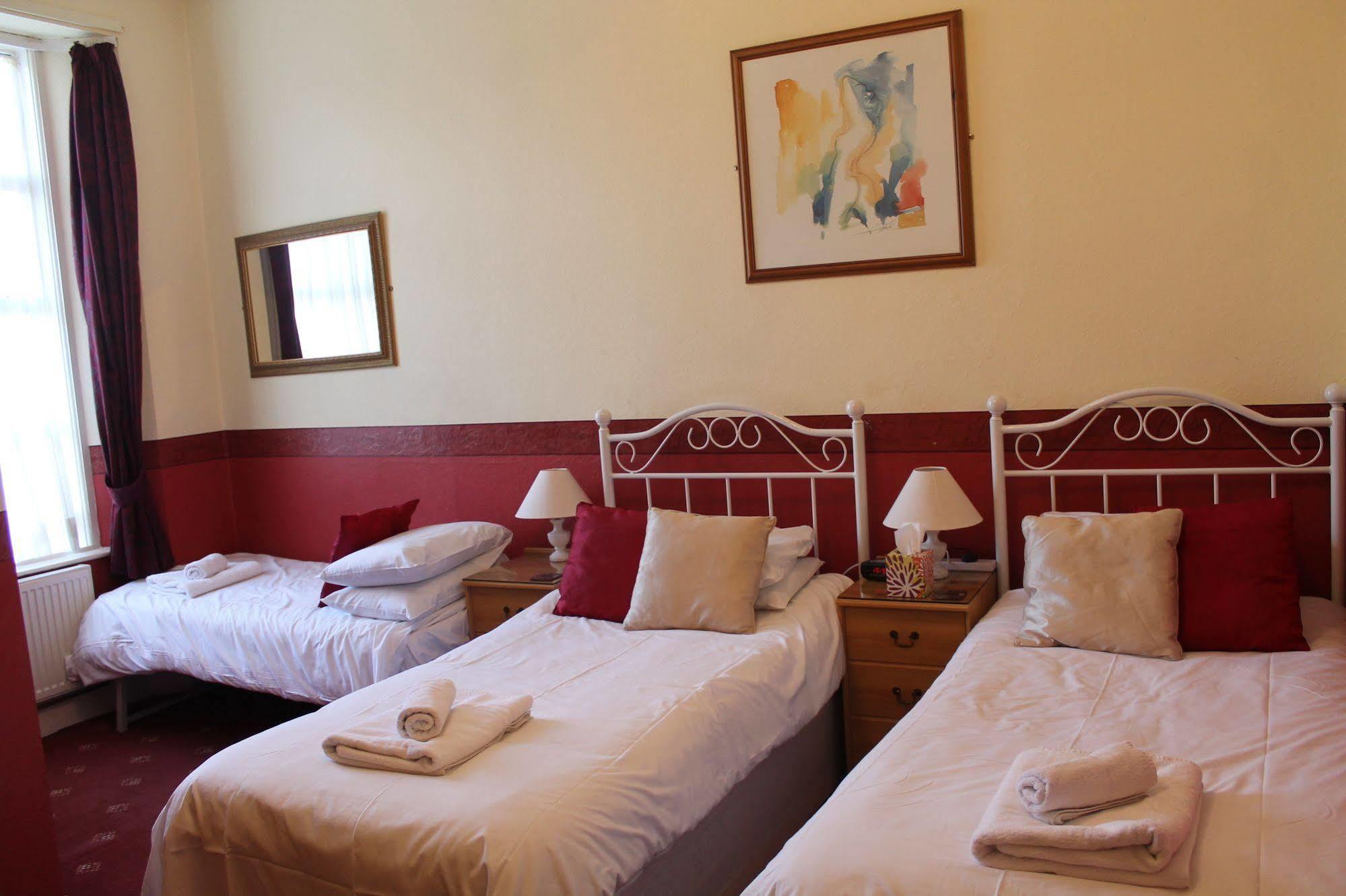Heathcliff House B&B Exclusively For Adults Free Large Carpark Торки Екстериор снимка